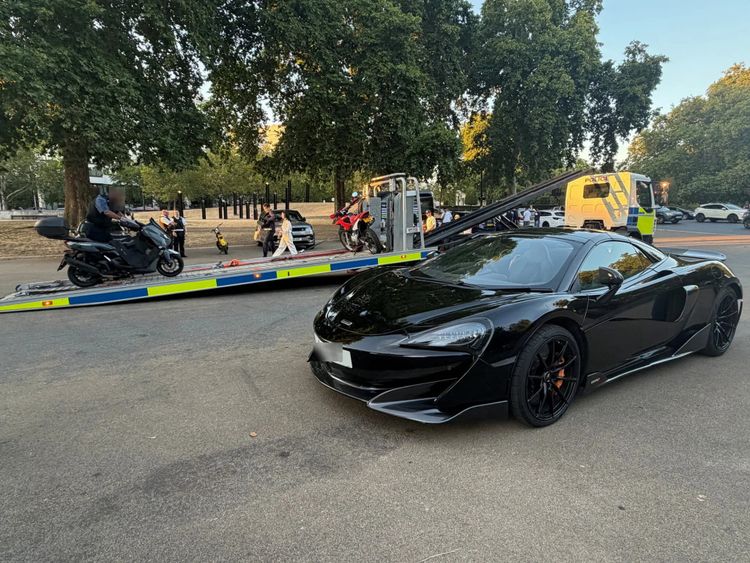 Politie Londen neemt supercars in beslag