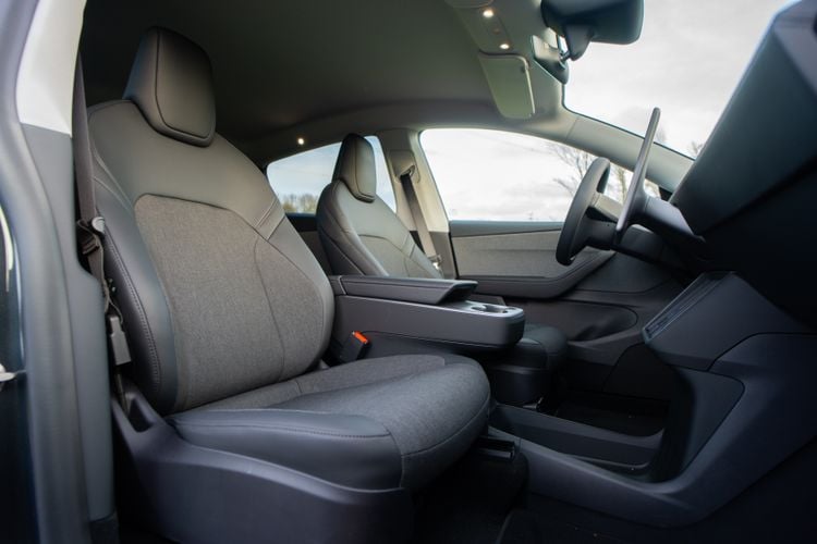 Tesla Model Y Standard rijtest test review