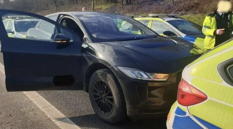 Brit zegt dat zijn Jaguar-EV op hol sloeg, maar hij loog: dit oordeelt de rechter in opmerkelijke strafzaak