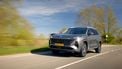 MG S9 PHEV rijdend op een landweg
