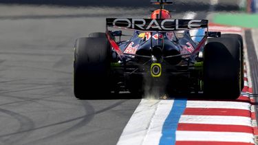 SHANGHAI - Max Verstappen (Red Bull Racing) in actie tijdens de eerste vrije training op het Shanghai International Circuit in aanloop naar de Grote Prijs van China. SANDER KONING / ANP