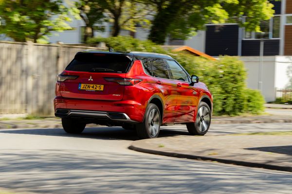 Mitsubishi Outlander PHEV plug-in hybrides