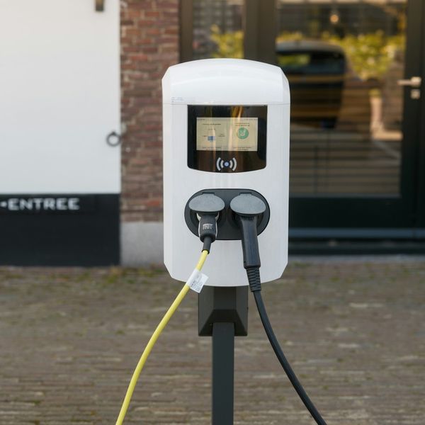 Mag je jouw telefoon of microcar opladen aan een laadpaal?