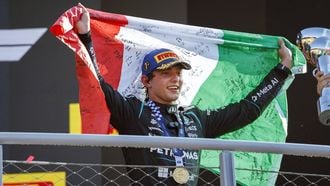 MONZA - Andrea Kimi Antonelli (Mercedes-AMG PETRONAS Formula One Team) op het podium na het winnen van de Grote Prijs van Italië op het Autodromo di Monza. SANDER KONING / ANP