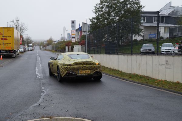 aston martin vantagedsc06802