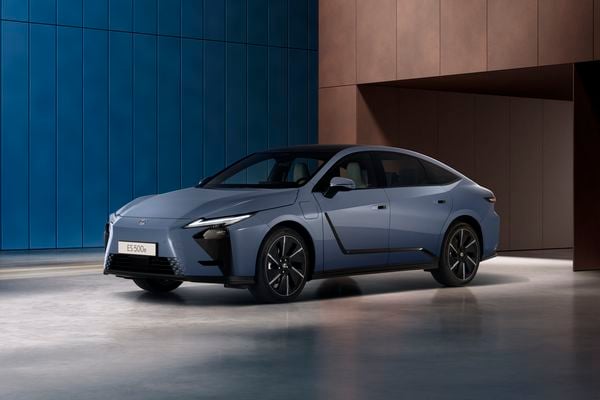 Lexus ES lijkt op goedkopere Toyota, toch ga je enkel de duurdere zien