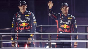 2023-11-22 00:00:20 epa10977630 Team Red Bull Racing's Max Verstappen (L) and Sergio Perez (R) attend the opening ceremony ahead of the F1 Grand Prix of Las Vegas at the Las Vegas Strip Circuit in Las Vegas, Nevada, USA, 15 November 2023.  EPA/ETIENNE LAURENT