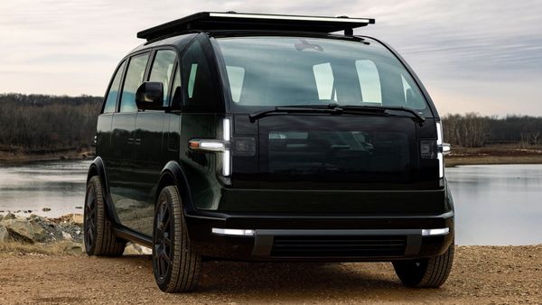 Canoo EV elektrische auto MPV stock aandelen beleggen investeren CEO Tony Aquila