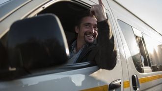 Ruim 2.000 euro kwijt en 7 strafpunten: Top Gear-presentator flink op de vingers getikt