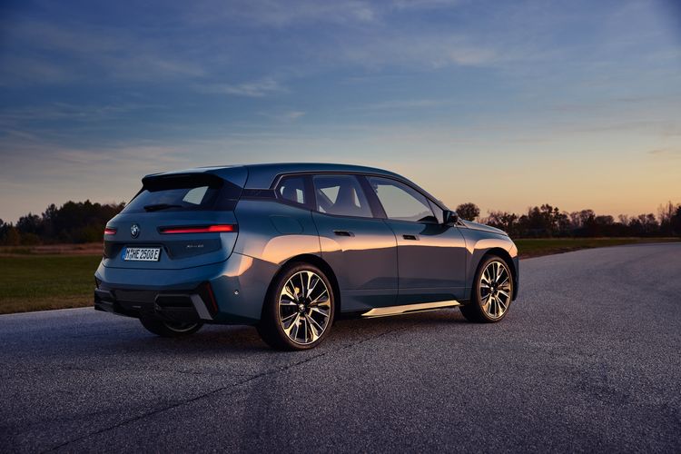 BMW iX xDrive60 facelift
