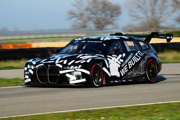 1 aprilgrap wordt ineens werkelijkheid: BMW M3 GT3 Touring eet Porsches als ontbijt