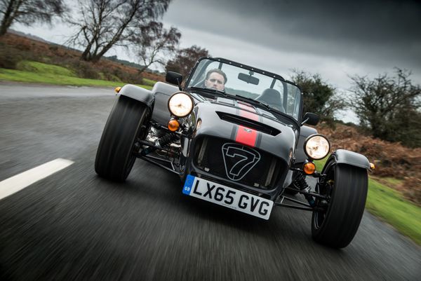 the-caterham-seven-620-receives-s-pack-and-wider-bodied-chassis-photo-gallery_1