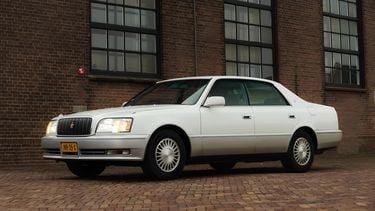 Deze betrouwbare luxeauto is gemaakt voor CEO’s, maar rijd je nu voor een fractie van de nieuwprijs