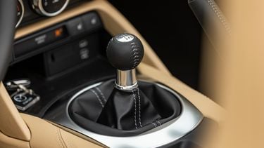 handbak handgeschakeld handgeschakelde versnellingsbak Mazda MX-5 automaat transmissie 2026 auto auto's