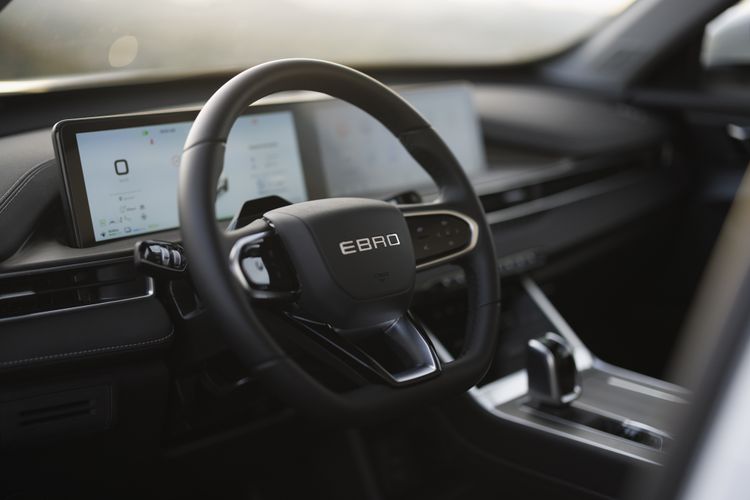 Dit nieuwe ‘Spaanse’ merk maakt goedkope SUV’s: Ebro is geduchte Dacia-concurrent met bekende neus