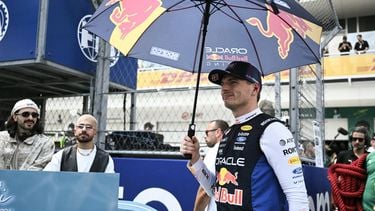 Red Bull Racing's Dutch driver Max Verstappen arrives at the starting grid for the 2026 Miami Formula One Sprint at Miami International Autodrome in Miami Gardens, Florida, on May 2, 2026.  
CHANDAN KHANNA / AFP