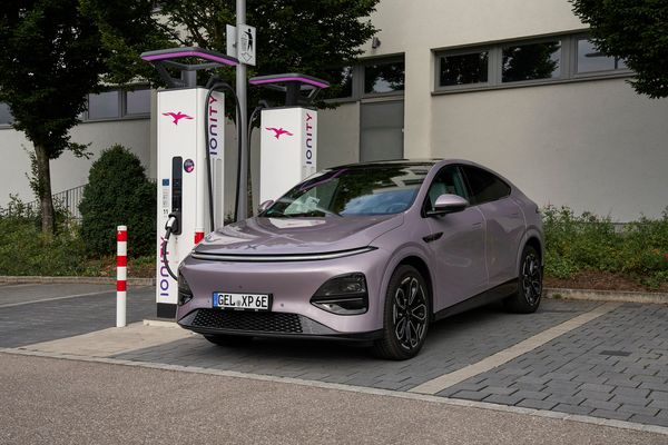 XPENG G6 elektrische auto rijtest review snellader laden laadpaal Ionity