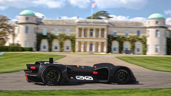 Robocar+driving+by+Goodwood+House+at+testing