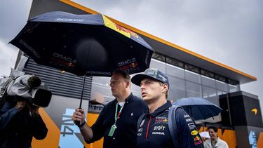 2023-08-24 12:56:44 ZANDVOORT - Max Verstappen (Red Bull Racing) komt aan op het circuit op het Circuit van Zandvoort voorafgaand aan de F1 Grand Prix van Nederland op 24 augustus 2023 in Zandvoort, Nederland. ANP KOEN VAN WEEL