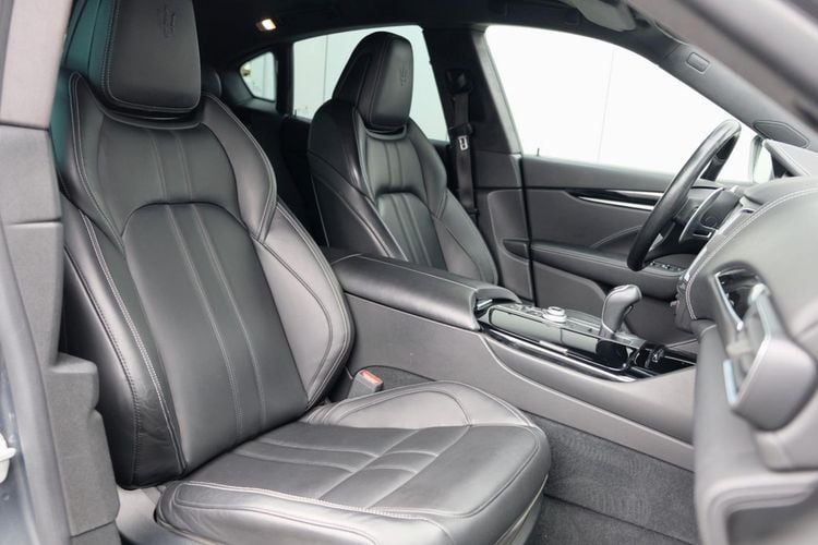 Maserati Levante S voor geld van een Golf