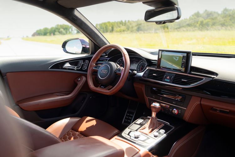 Audi RS 6 vs. Jaguar XFR-S: dit is de ultieme powerstation met een topsnelheid van 250+ km/h