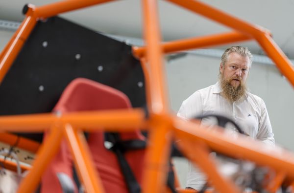 Ronald Schoonrok gezien door het frame van de YKS1