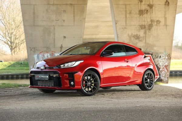 Toyota Yaris 1.6 GR Performance 2022 / 7.500 km 52.500 euro