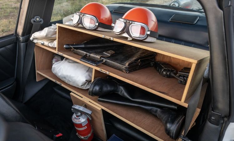 Porsche 911 Targa Rijkspolitie verkeerspolitie politie veiling recordbedrag The Quail Auction