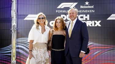 ZANDVOORT - Koning Willem-Alexander, koningin Máxima en prinses Alexia voorafgaand aan de F1 Grand Prix van Nederland op het Circuit van Zandvoort. REMKO DE WAAL / ANP