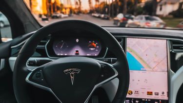 Tesla Autopilot, semi-autonome rijassistenten, onderzoek