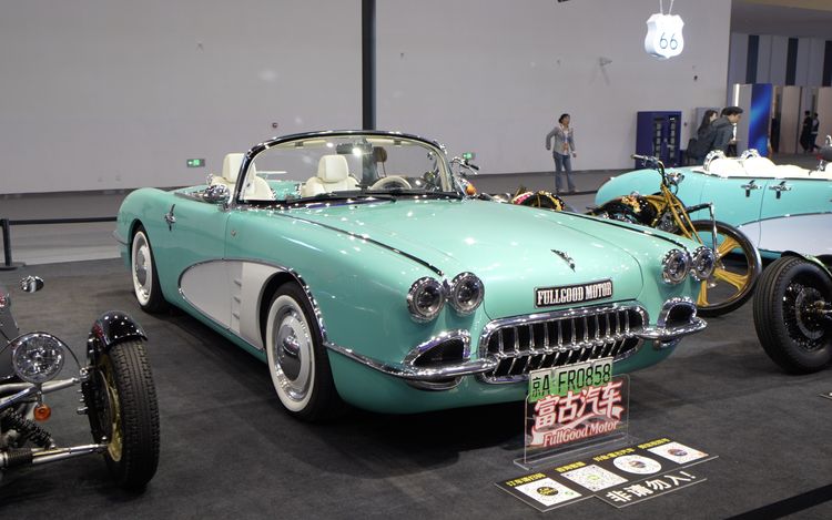 FullGood Motor Rocket Bummer Cadillac DeVille Corvette Volkswagen T1 busje Europa kopie klassieker klassiekers hybride hybrides BYD