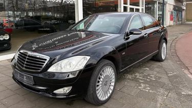 Gepantserde auto van Emir van Qatar als occasion te koop in Nederland