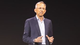 Dit verdient Ferrari-CEO Benedetto Vigna per jaar, en zijn bonussen zijn schokkend