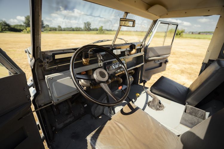 Eelco heeft een vergeten Land Rover uit 1969: 
