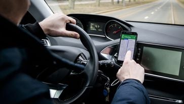google maps in de auto telefoon gebruiken