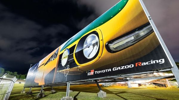 Teaser supercar Toyota