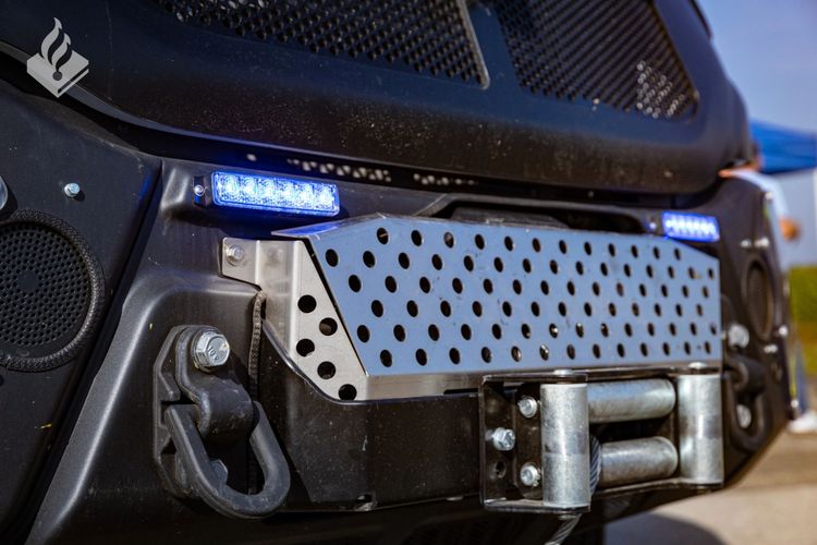 Nederlandse politie laat ineens ruige 4x4’s zien: busjes met 3,0-litermotor zijn redder in nooit