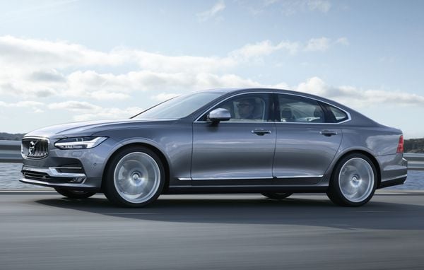 Volvo S90 Official 002