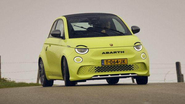 Abarth 500e Cabrio roadtrip EV elektrische auto Frankrijk