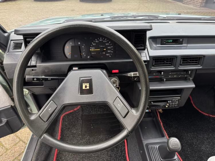 Toyota Corolla 1.3 GL occasion oldtimer wegenbelasting wegenbelastingvrij tweedehands auto