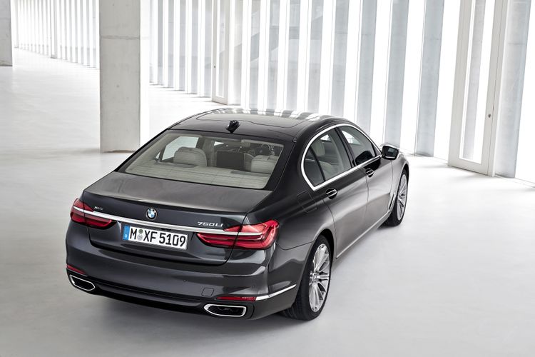 BMW 7 Serie Official 2016 008