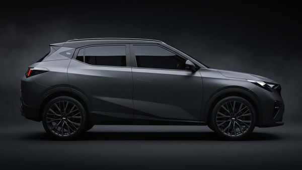 Ineens duikt er een ‘nieuw’ Italiaans merk op met betaalbare crossovers: voormalig Ferrari-ingenieur helpt een handje
