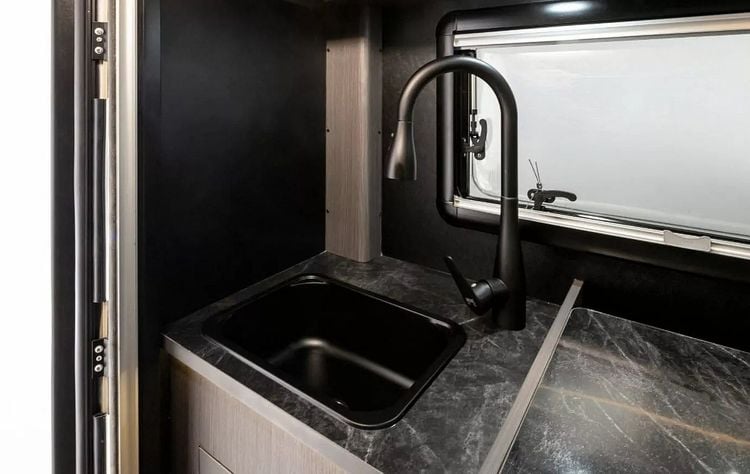 Deze kleine Daihatsu van 33.000 euro is de slimme vierpersoons camper