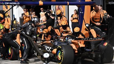 McLaren's Australian driver Oscar Piastri makes a pit stop during the Italian Formula One Grand Prix at the Autodromo Nazionale Monza circuit, in Monza, northern Italy, on September 7, 2025. 
Marco BERTORELLO / POOL / AFP