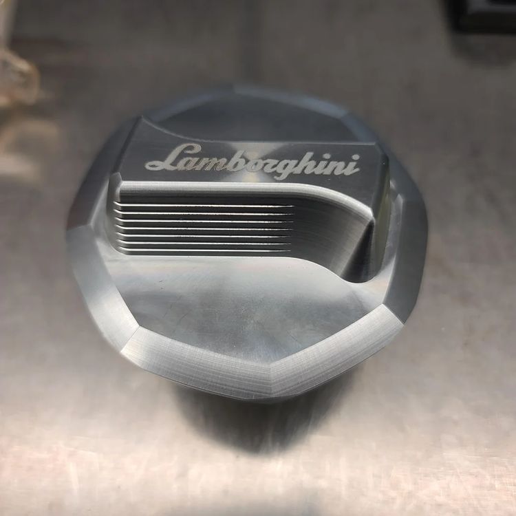 Lamborghini vraagt 1.100 euro voor onderdeel, garage vervangt het met Ford Focus-variant van 35 euro