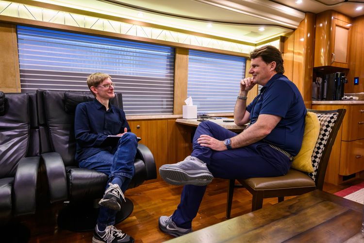 James Attwood in gesprek met Ford-CEO Jim Farley