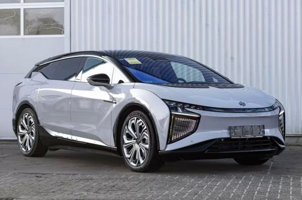 HiPhi X occasion tweedehands auto MPV Chinese auto te koop Nederland luxe