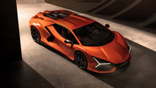 Lamborghini Revuelto