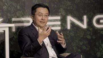 Brian Gu van Xpeng tijdens een interview in Londen