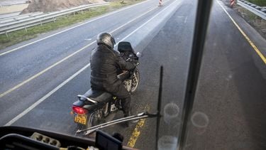 Is hij boos? Dit is de echte reden waarom motorrijders soms naar je schoppen